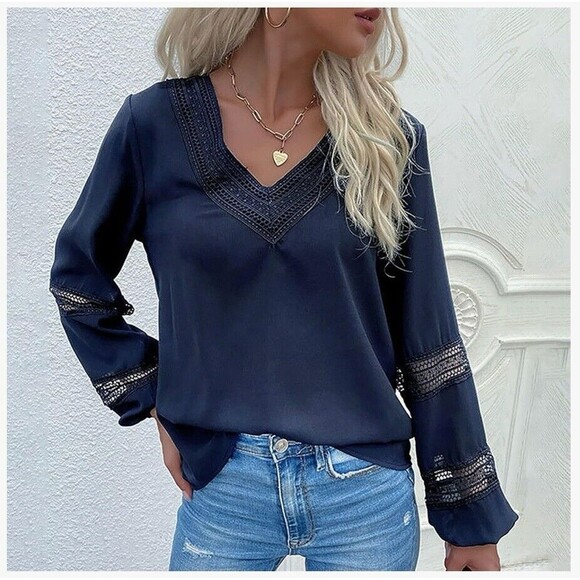 Embroidered V-neck Top Eyelet Trim Women’s Medium Blue Long Sleeve Basic Preppy - Picture 1 of 16